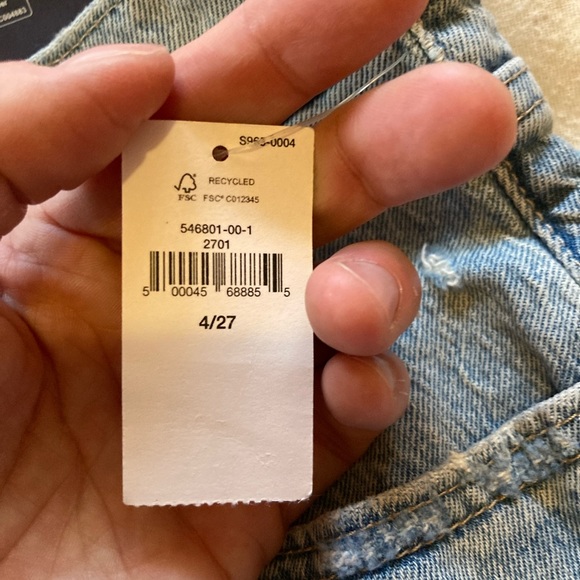 GAP High Rise light denim Bermuda jean shorts • size 27/4 • NWT • new, never use - Picture 4 of 10